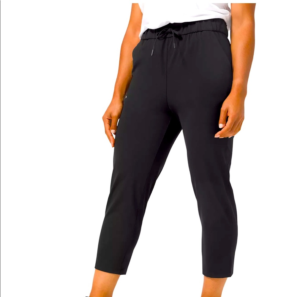 Lululemon on the fly crop